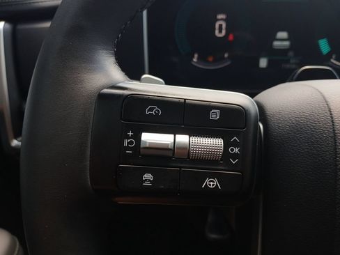 Certified 2025 Hyundai Santa Fe SEL FWD image 16