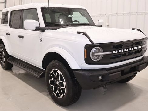 New 2026 Ford Bronco Outer Banks AWD/4WD image 3