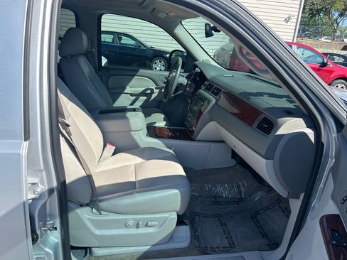 Used 2013 Chevrolet Avalanche LTZ AWD/4WD image 12