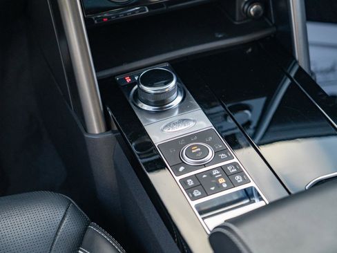 Used 2018 Land Rover Discovery HSE Luxury image 25