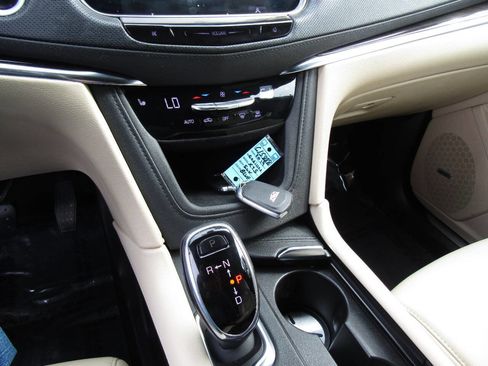 Used 2019 Cadillac XT5 AWD image 16