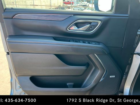 Used 2023 GMC Yukon XL SLT AWD/4WD image 14