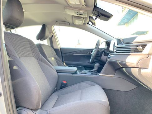 Used 2025 Toyota Camry LE image 35