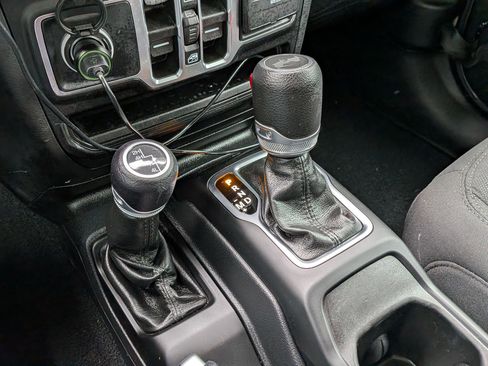 Used 2023 Jeep Wrangler Willys image 25