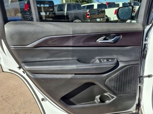 Used 2023 Jeep Grand Cherokee L Altitude image 17