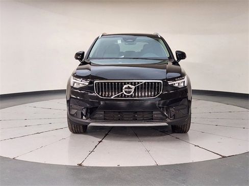 New 2025 Volvo XC40 B5 Core w/ Protection Package Premier image 9