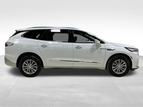 Used 2024 Buick Enclave Premium image 3