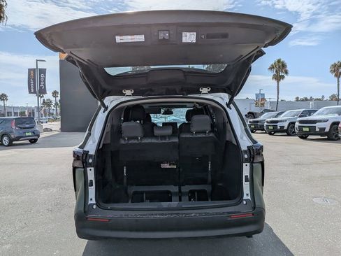 Used 2023 Toyota Sienna XLE image 14