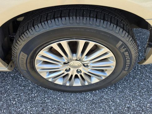 Used 2013 Chrysler Town & Country Touring-L w/ Driver Convenience Group FWD image 7