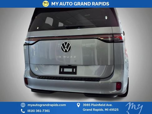 Used 2025 Volkswagen ID. Buzz Pro S RWD image 23