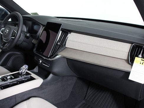 New 2026 Volvo XC90 B6 Plus w/ Protection Package Premier image 9