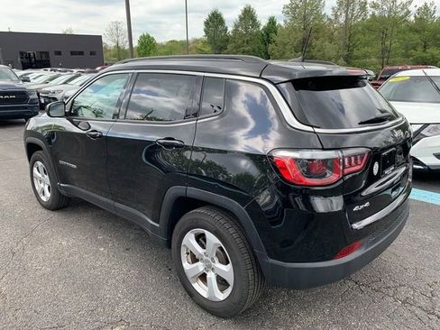 Used 2018 Jeep Compass Latitude w/ Popular Equipment Group AWD/4WD image 3