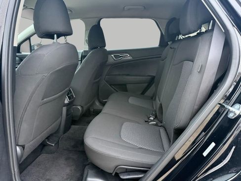 Used 2025 Kia Sportage LX image 25