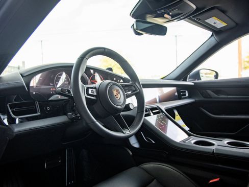 Used 2025 Porsche Taycan 4 Cross Turismo image 4