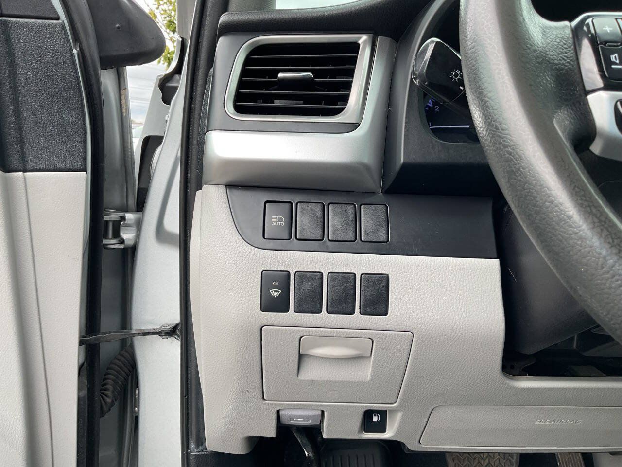 Used 2019 Toyota Highlander LE FWD image 16