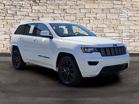 Used 2021 Jeep Grand Cherokee Laredo X image 3