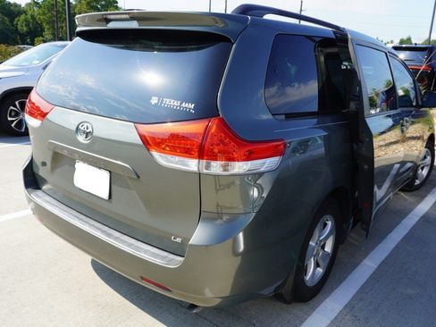 Used 2011 Toyota Sienna LE FWD image 6