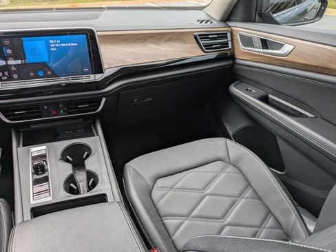 Certified 2024 Volkswagen Atlas SE FWD image 16