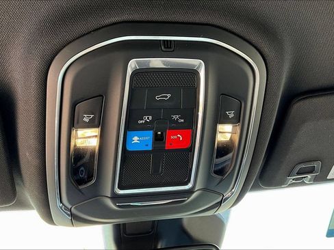 Used 2023 Jeep Grand Cherokee Limited RWD image 17
