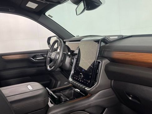 Used 2025 GMC Yukon XL Denali image 34