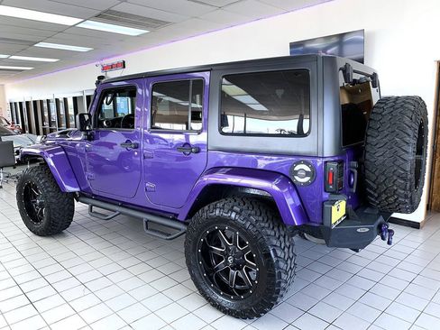 Used 2017 Jeep Wrangler Unlimited Sahara AWD/4WD image 7