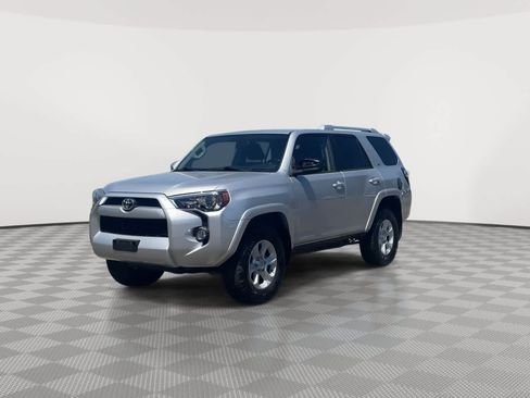 Used 2014 Toyota 4Runner SR5 AWD/4WD image 4