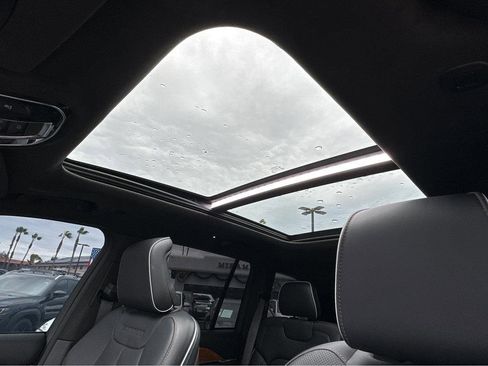 Used 2022 Jeep Grand Cherokee Summit image 7