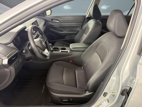 Used 2025 Nissan Altima 2.5 SV FWD image 5