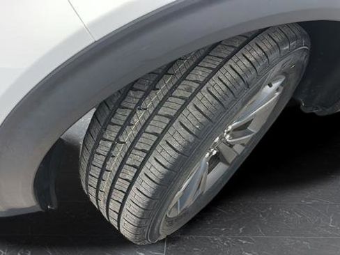 Used 2021 Ford Explorer XLT w/ Equipment Group 202A image 35