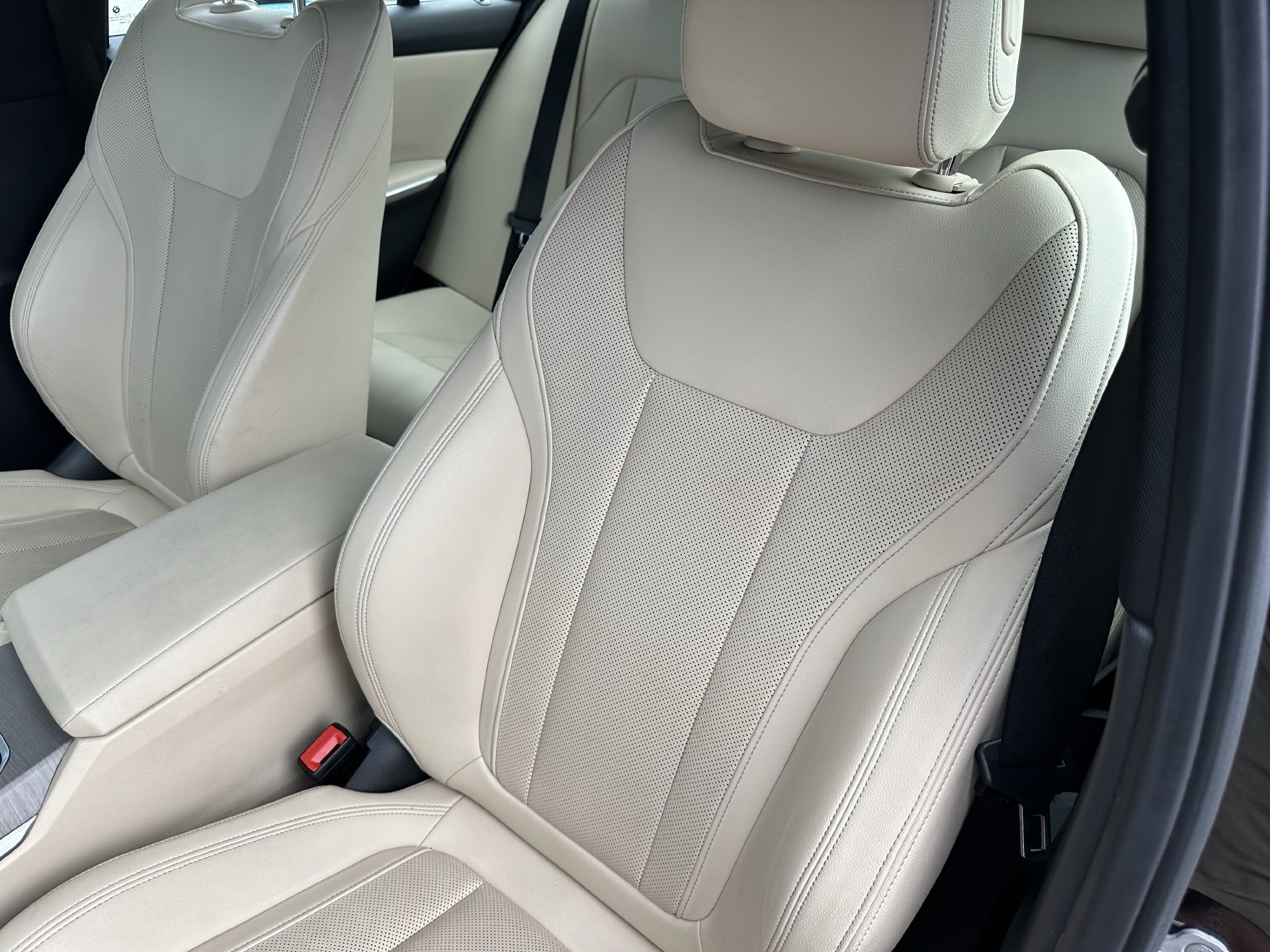 Certified 2025 BMW 330i Sedan RWD image 21