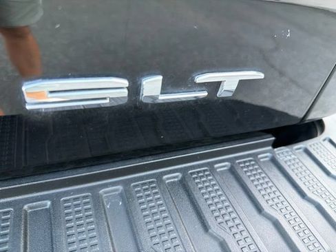 Used 2023 GMC Sierra 1500 SLT w/ SLT Premium Package AWD/4WD image 8