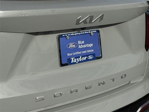 Used 2022 Kia Sorento EX w/ Panoramic Sunroof Package image 32
