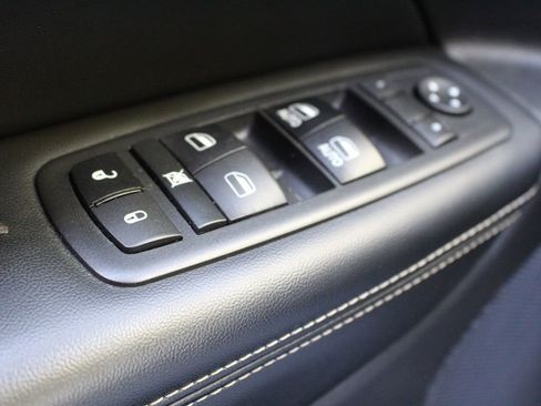 Used 2017 Jeep Grand Cherokee Limited image 9