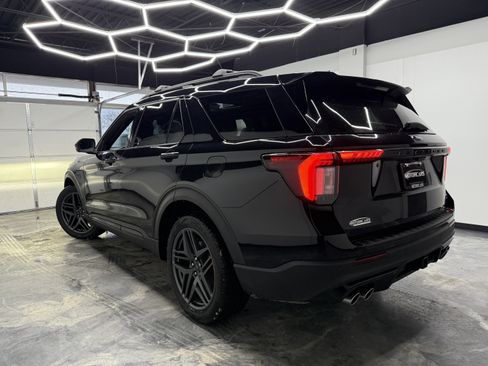Used 2025 Ford Explorer ST image 7