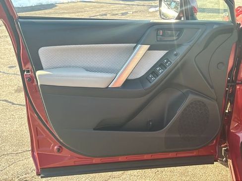 Used 2017 Subaru Forester 2.5i Premium image 11