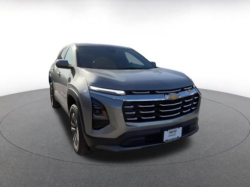 Used 2025 Chevrolet Equinox LT image 3