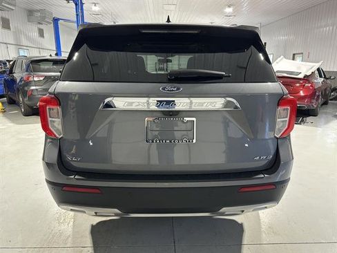 Used 2021 Ford Explorer XLT w/ Equipment Group 202A image 6