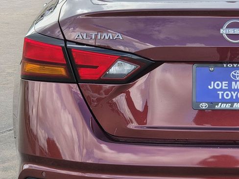 Used 2025 Nissan Altima 2.5 SV FWD image 10