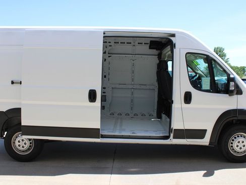 Used 2026 RAM ProMaster 2500 w/ Convenience Group FWD image 25