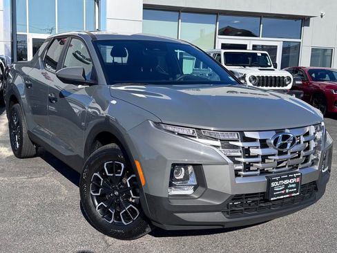 Used 2023 Hyundai Santa Cruz SE AWD/4WD image 1