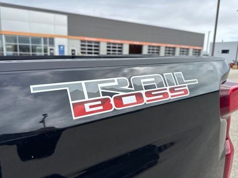 Used 2021 Chevrolet Silverado 1500 Custom Trail Boss AWD/4WD image 19