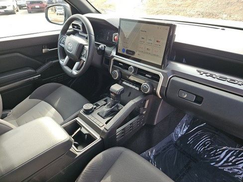 Used 2025 Toyota Tacoma TRD Off-Road image 14