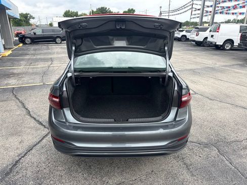 Used 2025 Volkswagen Jetta SE FWD image 6
