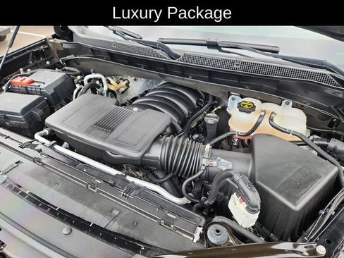 Used 2024 Chevrolet Tahoe Z71 w/ Luxury Package AWD/4WD image 18