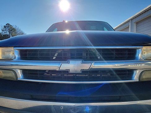 Used 2004 Chevrolet Suburban LS w/ Preferred Equipment Group image 11