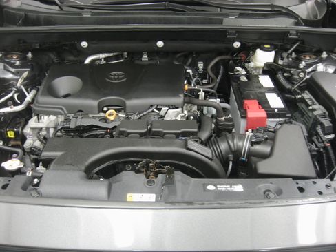 Used 2021 Toyota RAV4 XLE w/ Convenience Package image 29