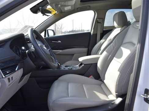 Used 2022 Cadillac XT4 Premium Luxury image 13