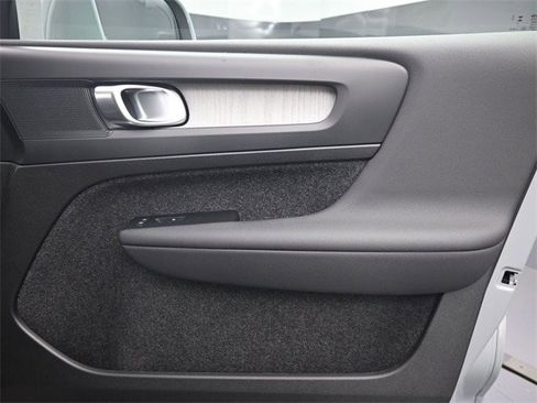 New 2025 Volvo XC40 B5 Core w/ Protection Package Premier image 28