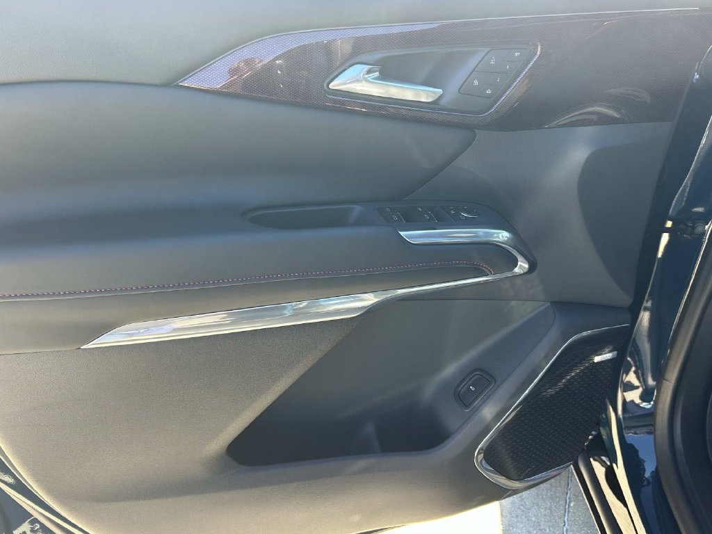 New 2027 Chevrolet Traverse RS w/ LPO, Floor Liner Package FWD image 14