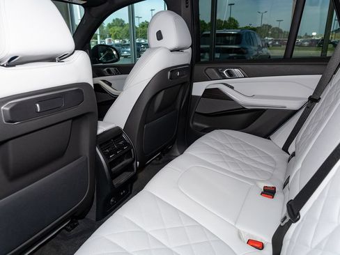 Used 2024 BMW X5 xDrive40i w/ Premium Package AWD/4WD image 8